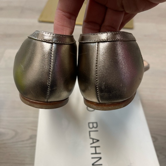 Manolo Blahnik Flat Thong Sandals with Buckle Closure in Bronze Gold color - Picture 4 of 10